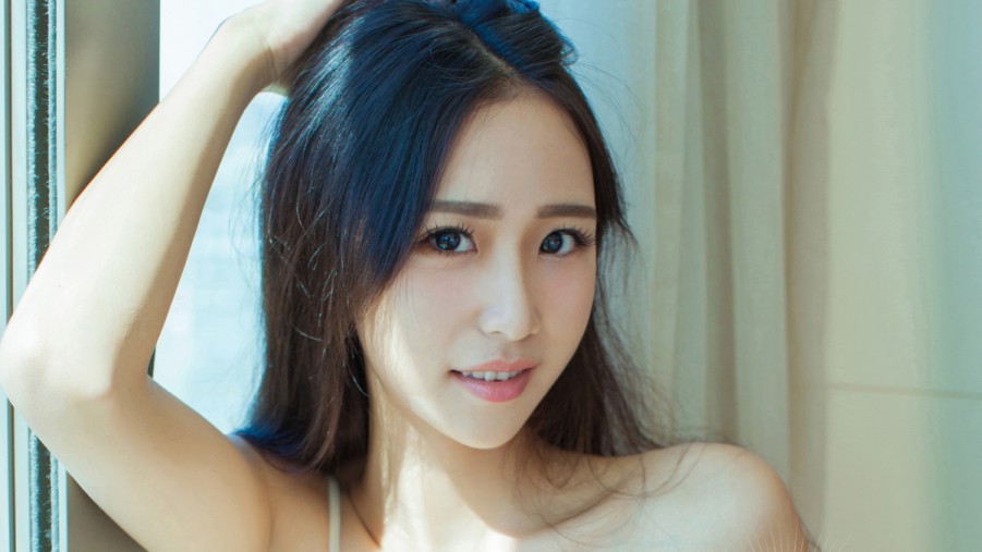 胡杏儿回应老公再次独自去夜店风波：“正常社交，无需惊讶”